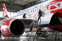 InstaForex airplane